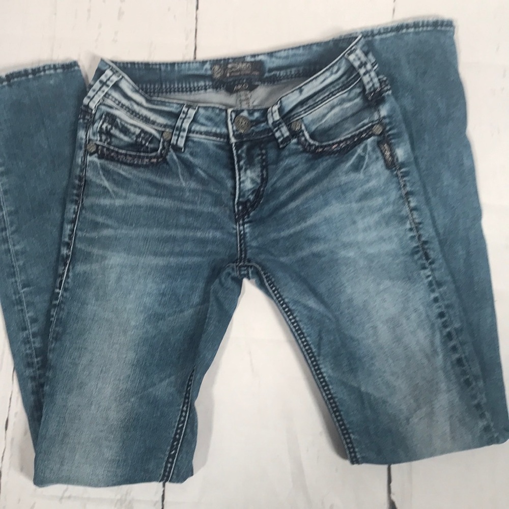 Silver Jeans aiko mid rise slim style
Size 26 Slim fit jeans medium wash denim - Picture 3 of 9